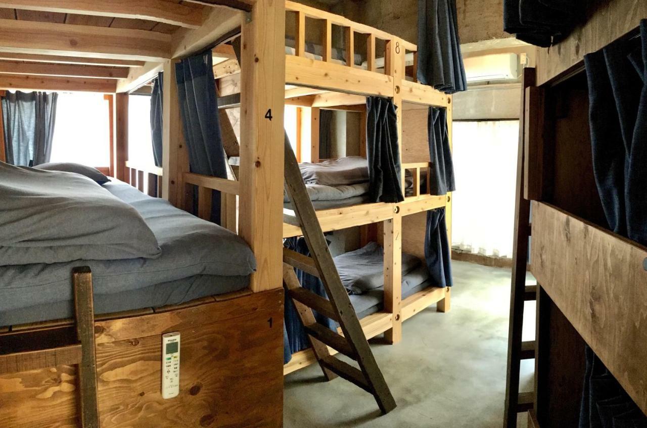 Guest House Golden Mile Hostel Amami Bagian luar foto