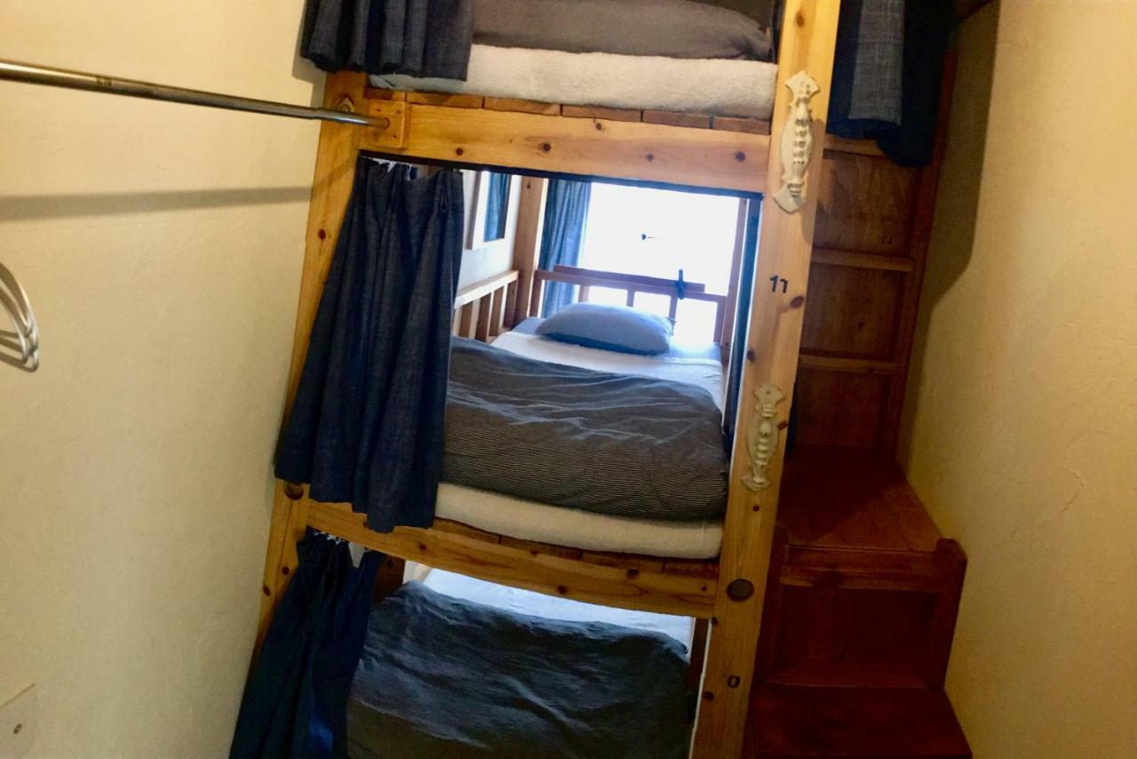Guest House Golden Mile Hostel Amami Bagian luar foto