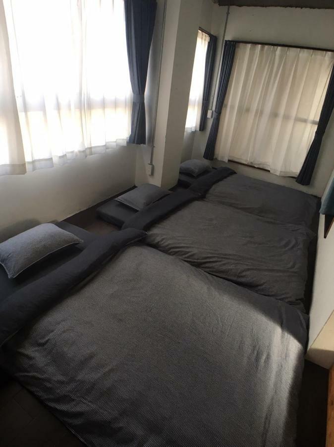 Guest House Golden Mile Hostel Amami Bagian luar foto