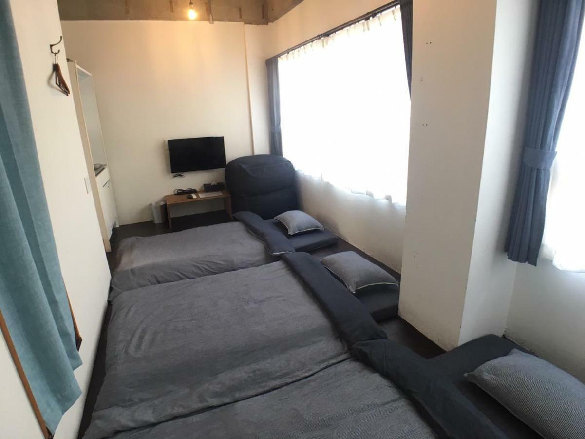 Guest House Golden Mile Hostel Amami Bagian luar foto